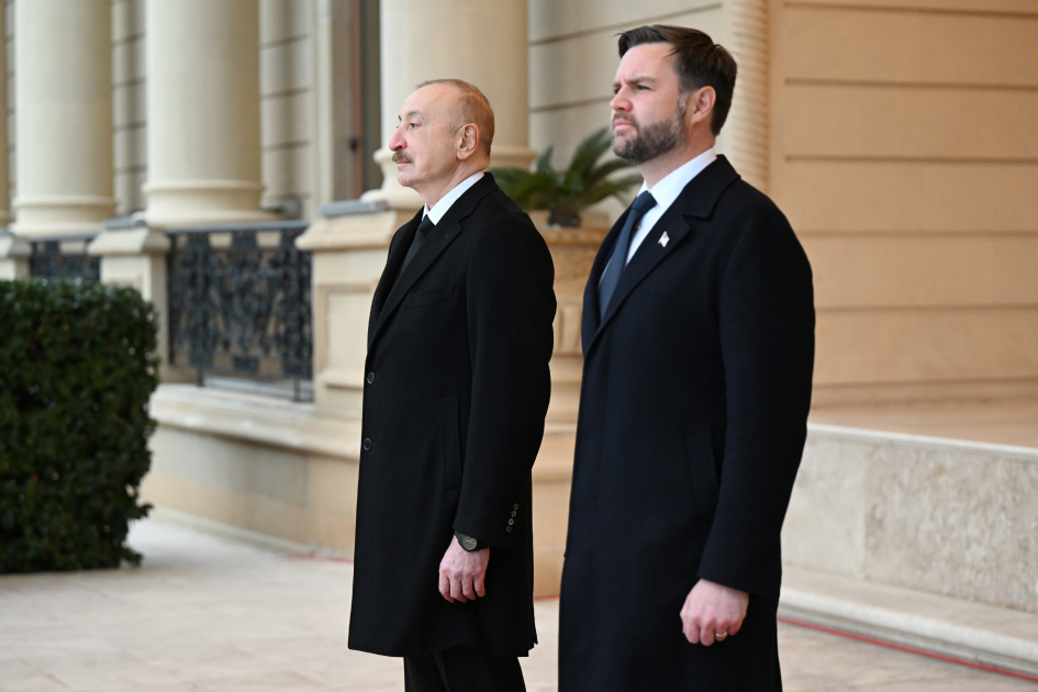 В Баку состоялась церемония официальной встречи Джеймса Дэвида Вэнса (ФОТО)