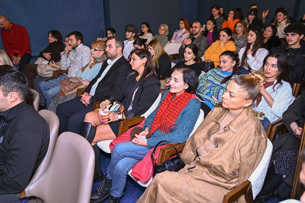 Следуя за мечтой … Представлен фильм о первой азербайджанской женщине, покорившей Эверест (ФОТО)