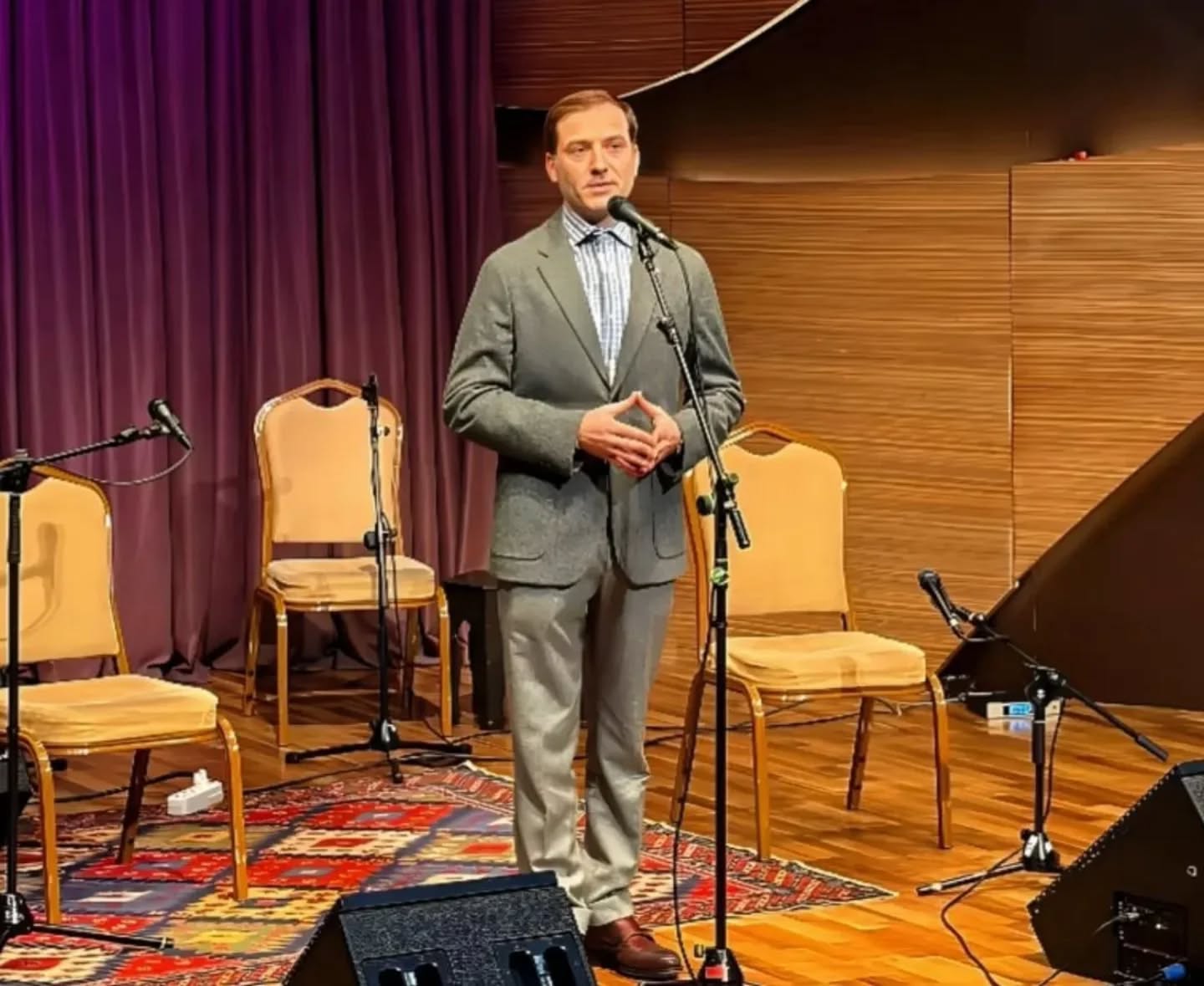 В Баку прошел литературно-художественный вечер в честь великого узбекского поэта и мыслителя Алишера Навои (ФОТО)