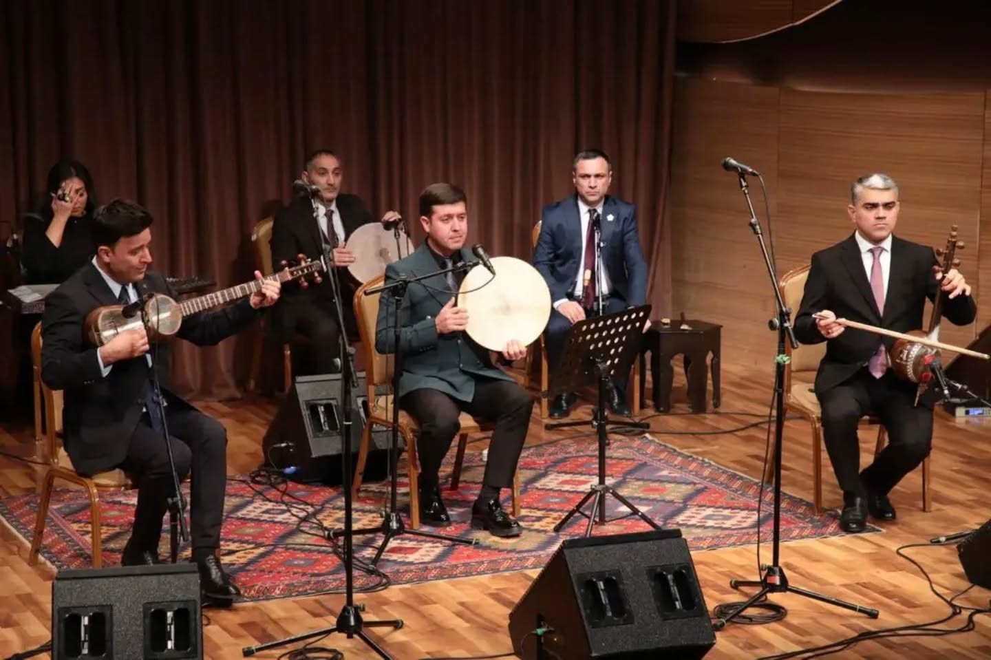 В Баку прошел литературно-художественный вечер в честь великого узбекского поэта и мыслителя Алишера Навои (ФОТО)