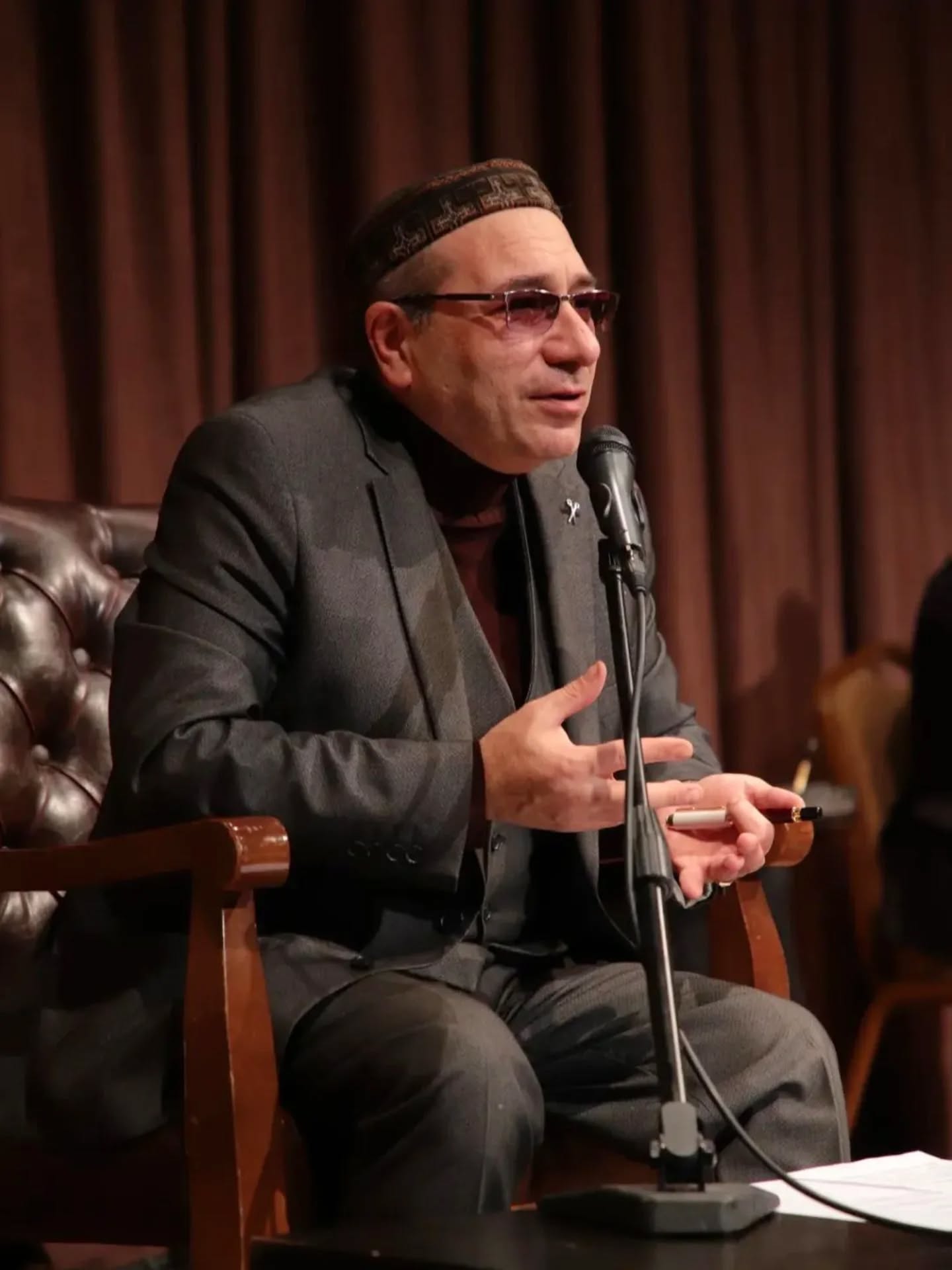 В Баку прошел литературно-художественный вечер в честь великого узбекского поэта и мыслителя Алишера Навои (ФОТО)