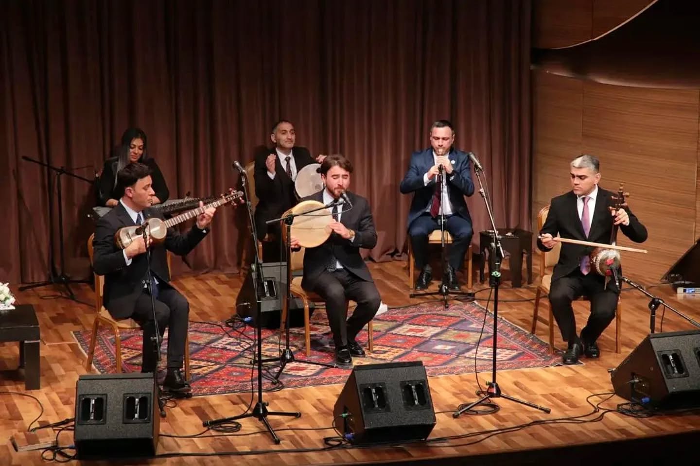 В Баку прошел литературно-художественный вечер в честь великого узбекского поэта и мыслителя Алишера Навои (ФОТО)