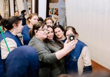 Вице-президент Фонда Гейдара Алиева Лейла Алиева приняла участие в церемонии срезки круглого ковра ручной работы для Шушинской мечети (ФОТО)