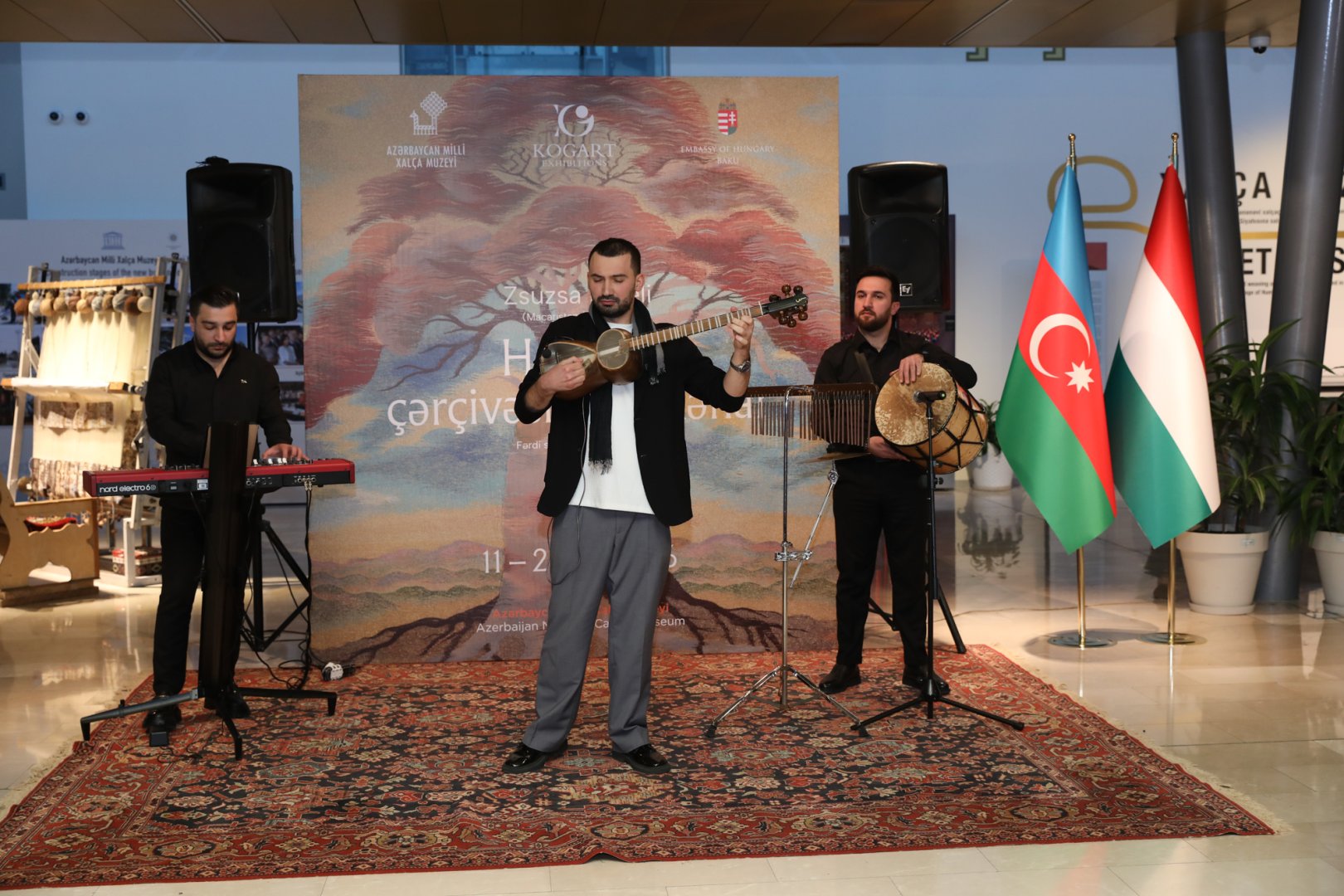 Венгерское искусство гобеленов в Баку – очарование великолепных пейзажей (ФОТО)