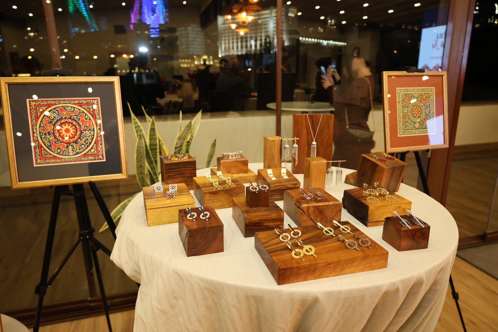 В Баку представлен проект "Дух Турана" – дефиле, ювелирное искусство, керамика… (ФОТО)