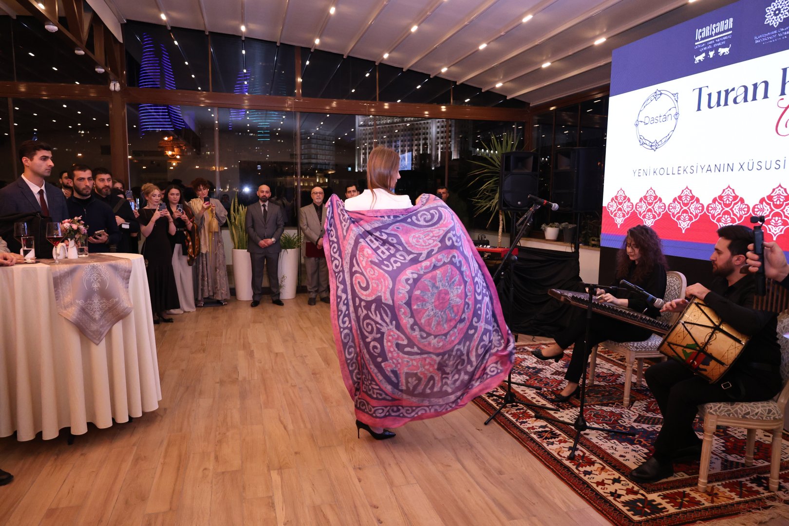 В Баку представлен проект "Дух Турана" – дефиле, ювелирное искусство, керамика… (ФОТО)