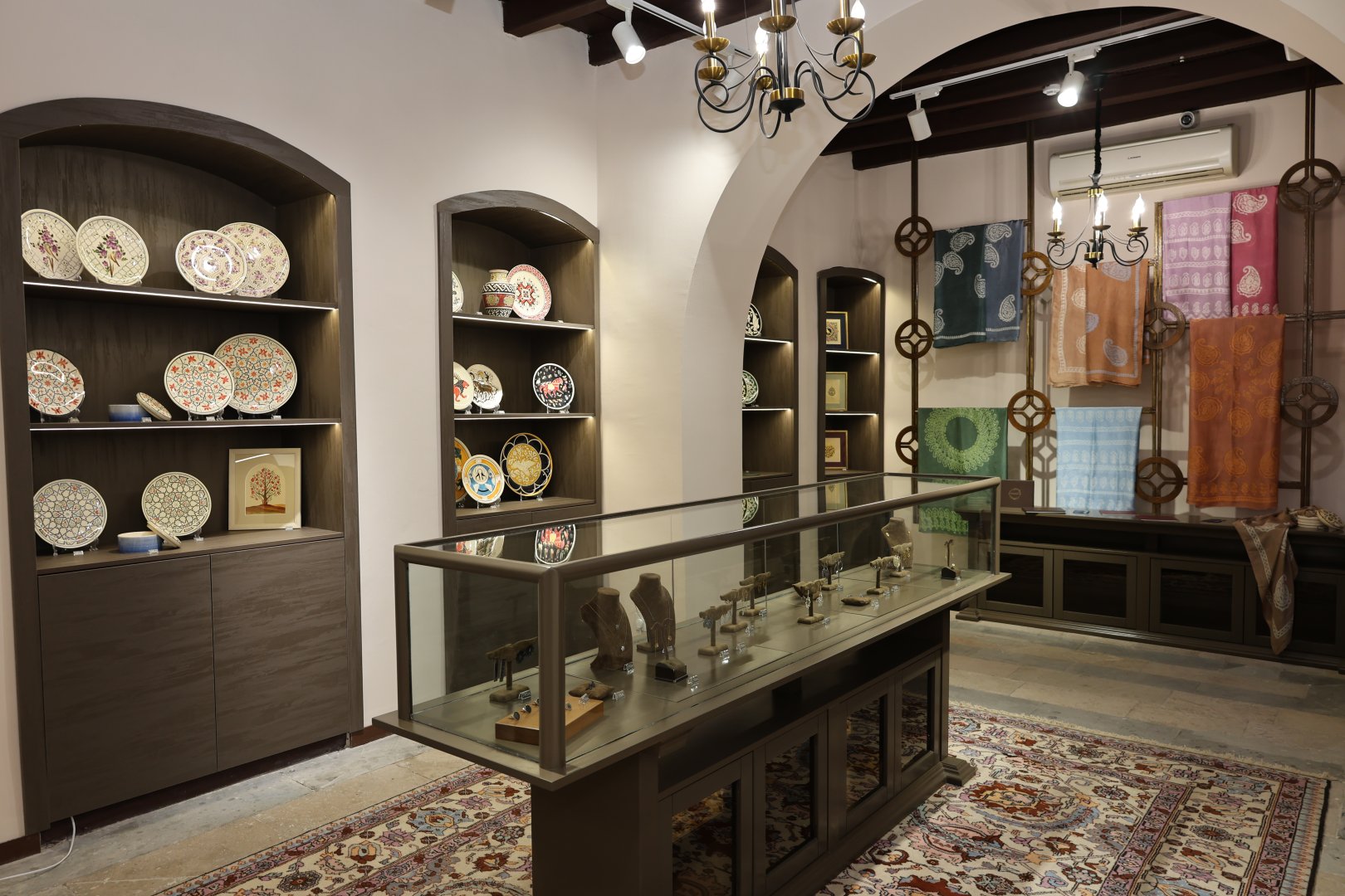 В Баку представлен проект "Дух Турана" – дефиле, ювелирное искусство, керамика… (ФОТО)