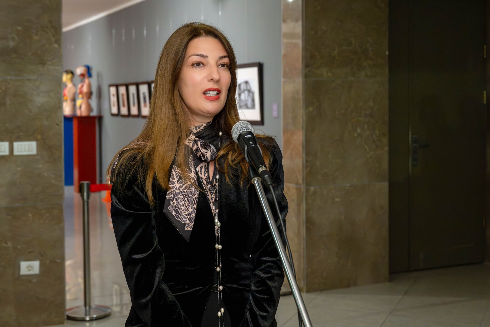 В Баку появились трещины во времени - "Антиномия" Эльчина Шамилли раздвигает границы восприятия (ФОТО)