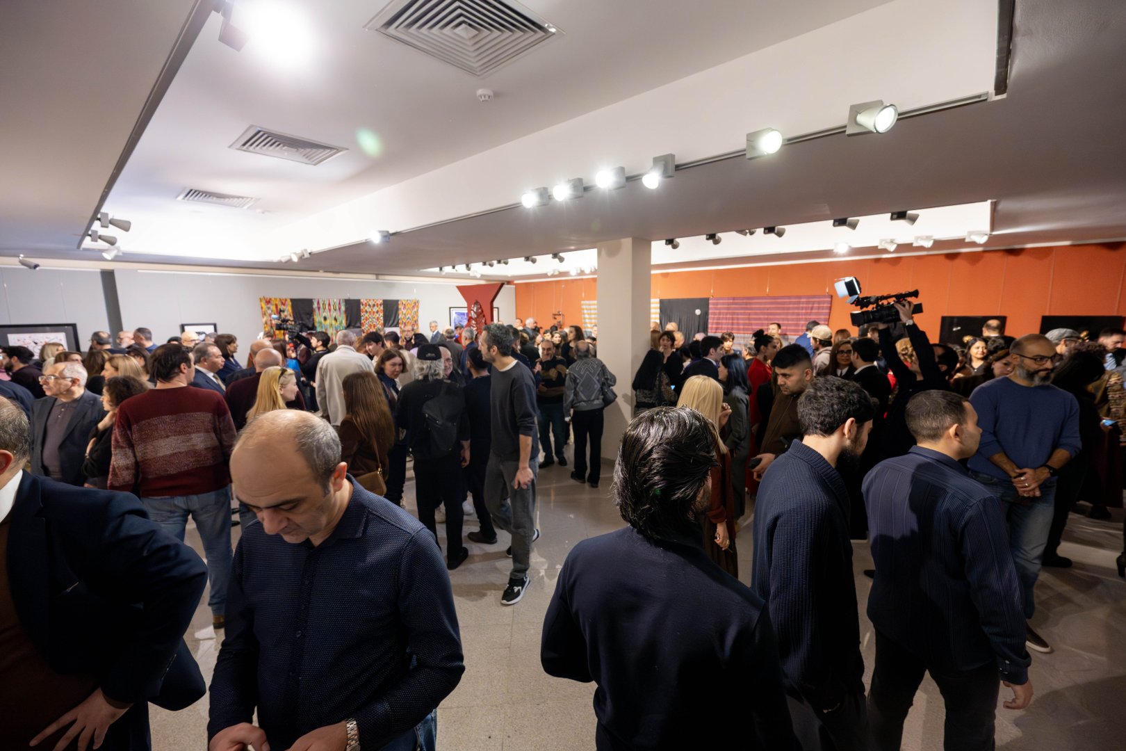 В Баку появились трещины во времени - "Антиномия" Эльчина Шамилли раздвигает границы восприятия (ФОТО)