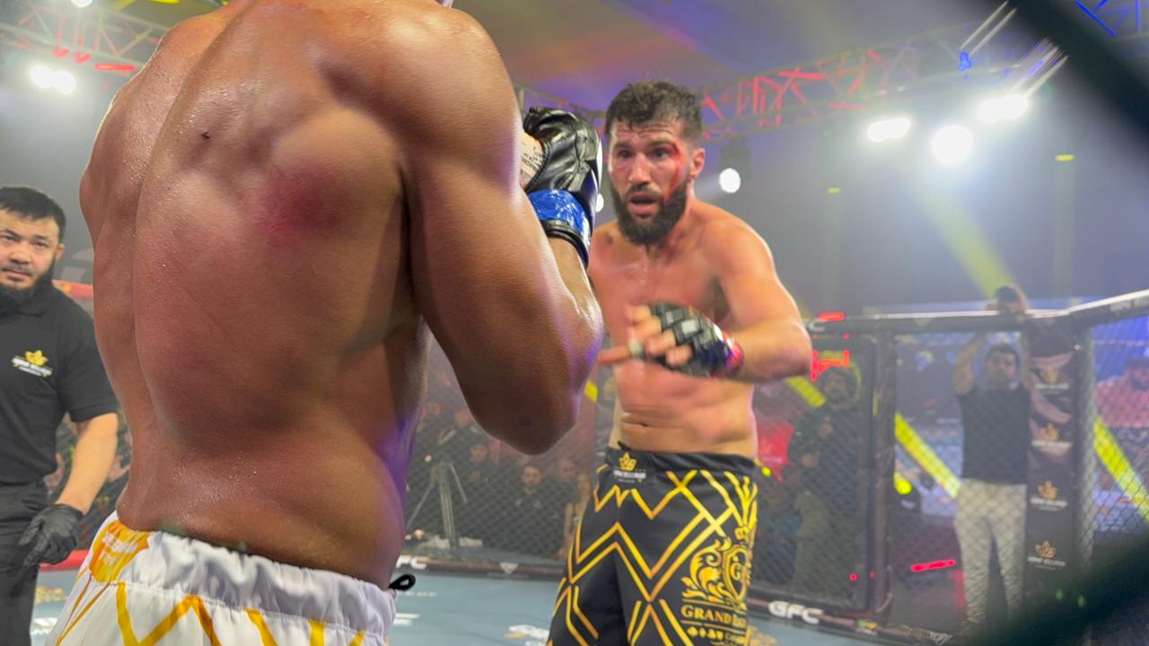 Азербайджанский "Профессор" одержал третью подряд победу в ММА на международном турнире в Батуми (ФОТО)