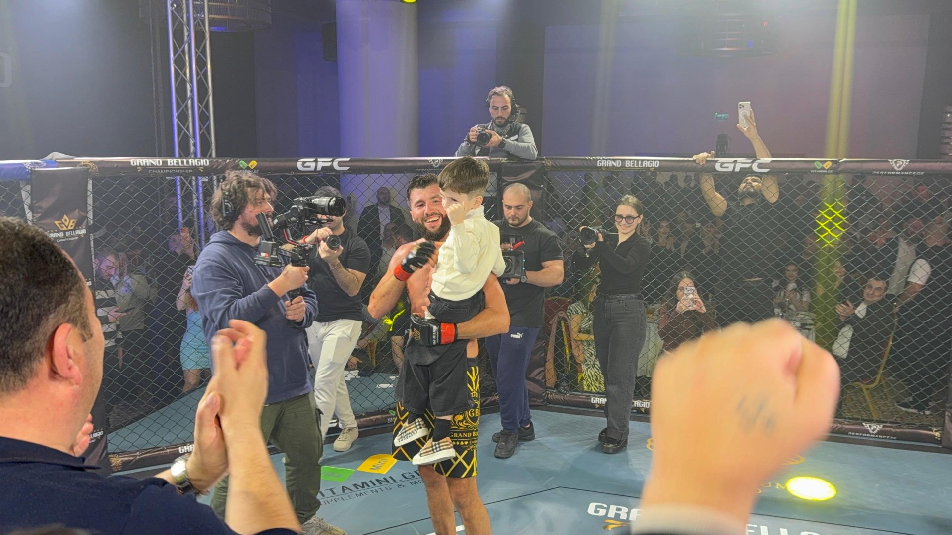 Азербайджанский "Профессор" одержал третью подряд победу в ММА на международном турнире в Батуми (ФОТО)