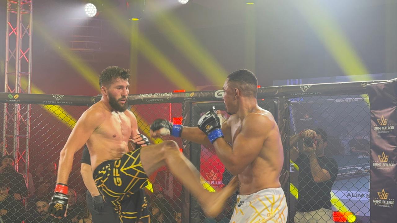 Азербайджанский "Профессор" одержал третью подряд победу в ММА на международном турнире в Батуми (ФОТО)