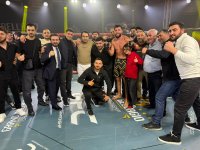 Азербайджанский "Профессор" одержал третью подряд победу в ММА на международном турнире в Батуми (ФОТО)