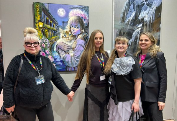 Картина азербайджанской художницы украсила главный арт-форум Парижа (ФОТО)