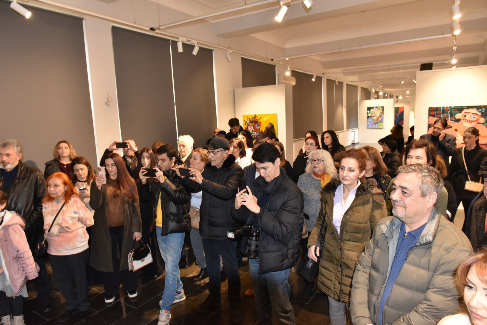 Свет, который не гаснет: в Баку открылась выставка памяти 33-летней художницы Марьям Алакбарли (ФОТО)