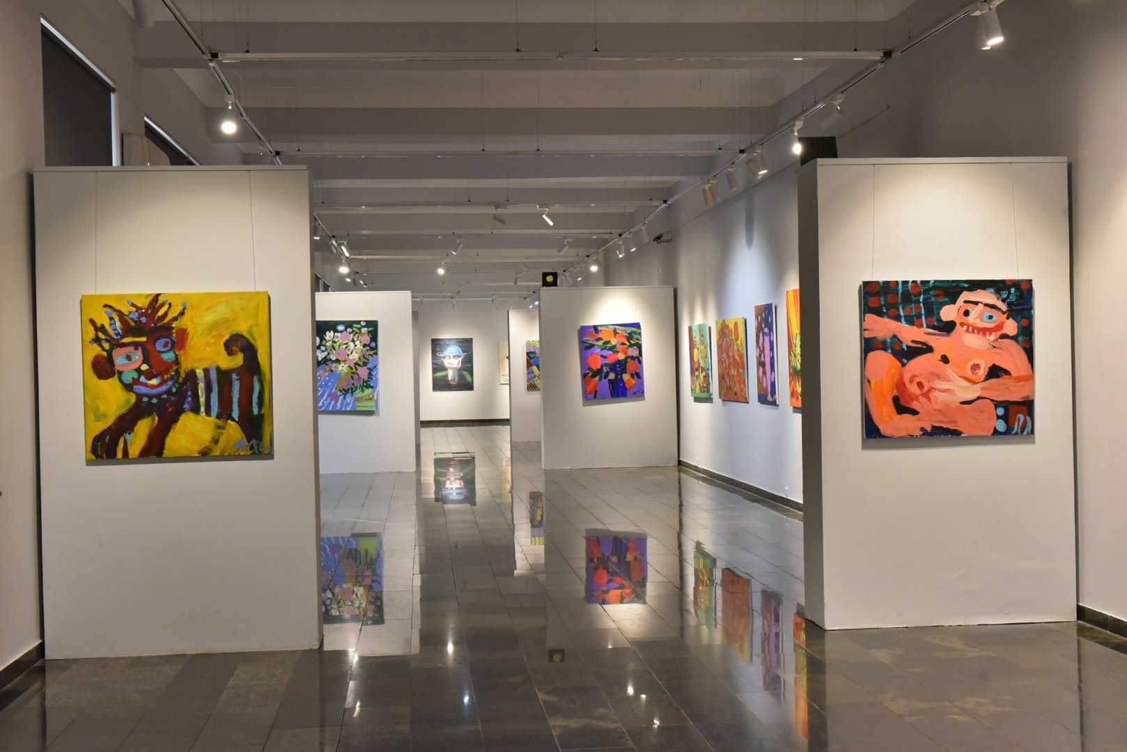 Свет, который не гаснет: в Баку открылась выставка памяти 33-летней художницы Марьям Алакбарли (ФОТО)