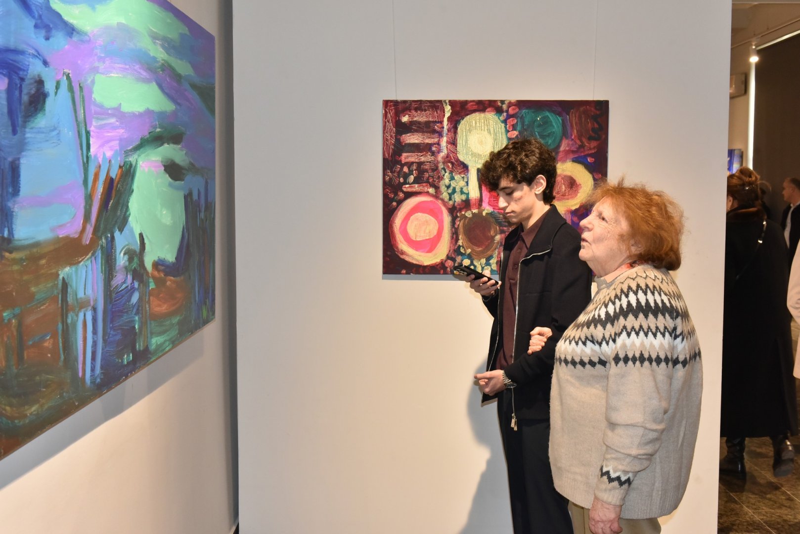 Свет, который не гаснет: в Баку открылась выставка памяти 33-летней художницы Марьям Алакбарли (ФОТО)