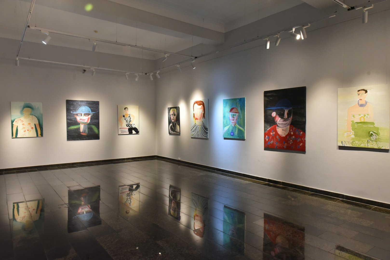 Свет, который не гаснет: в Баку открылась выставка памяти 33-летней художницы Марьям Алакбарли (ФОТО)