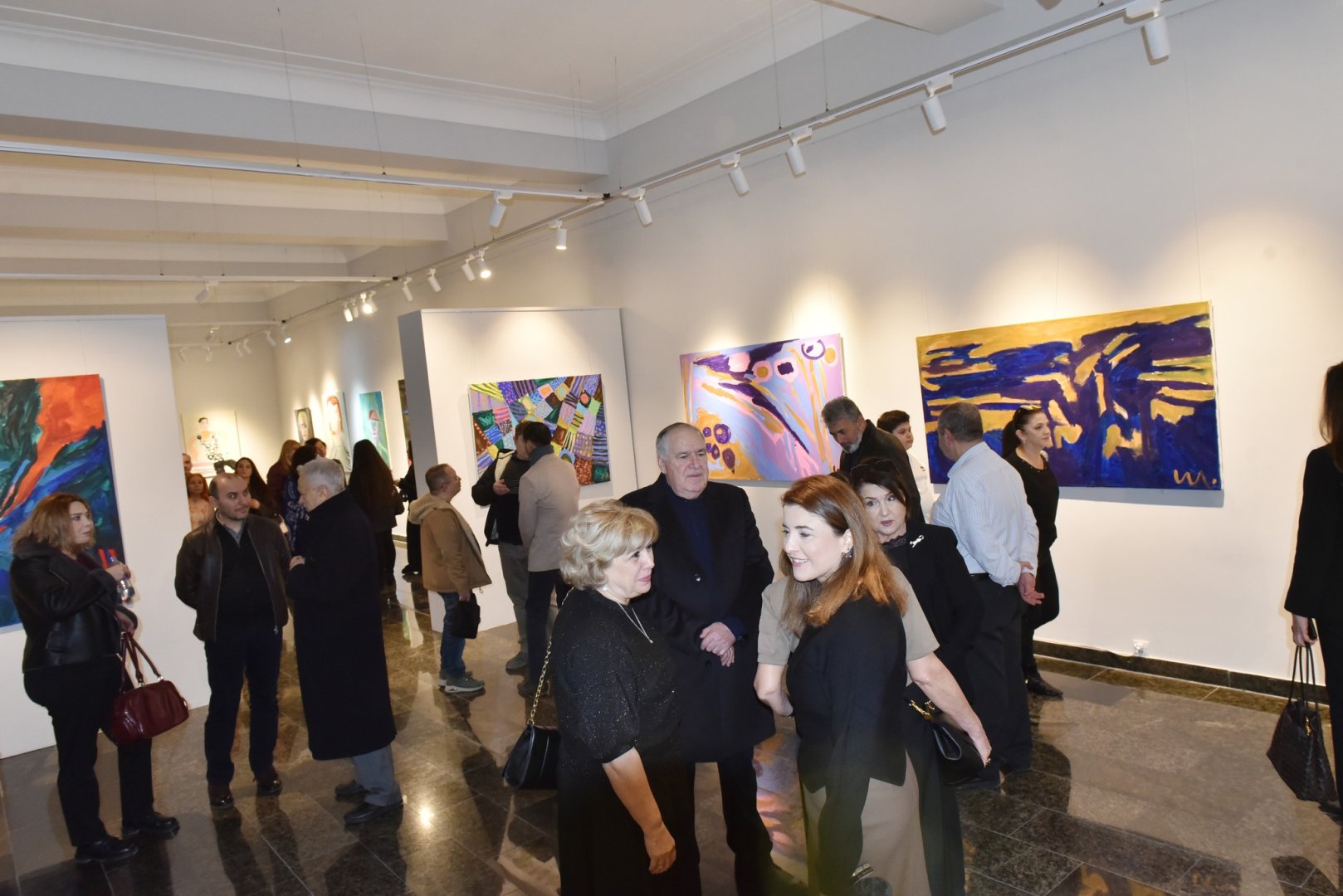 Свет, который не гаснет: в Баку открылась выставка памяти 33-летней художницы Марьям Алакбарли (ФОТО)