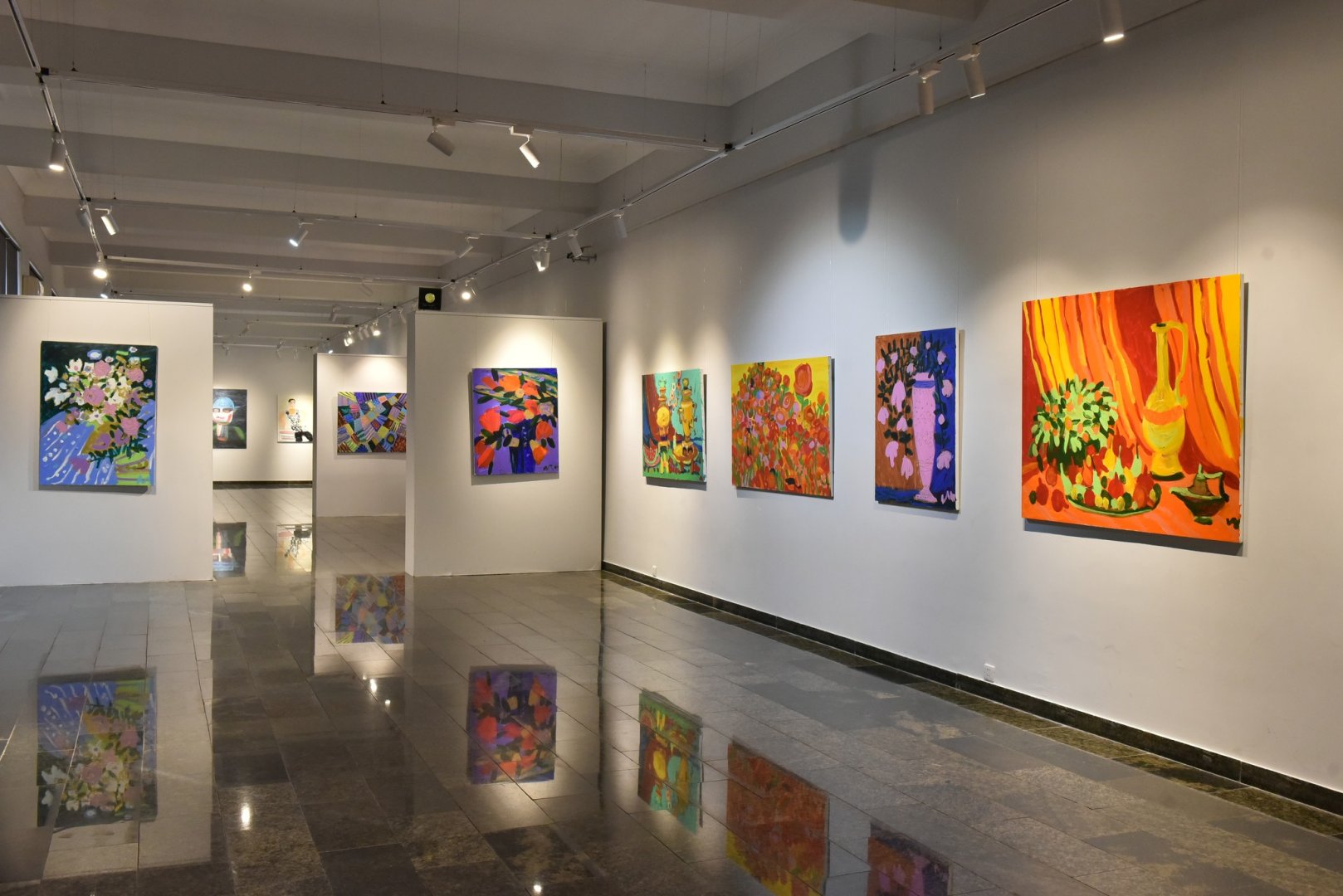 Свет, который не гаснет: в Баку открылась выставка памяти 33-летней художницы Марьям Алакбарли (ФОТО)