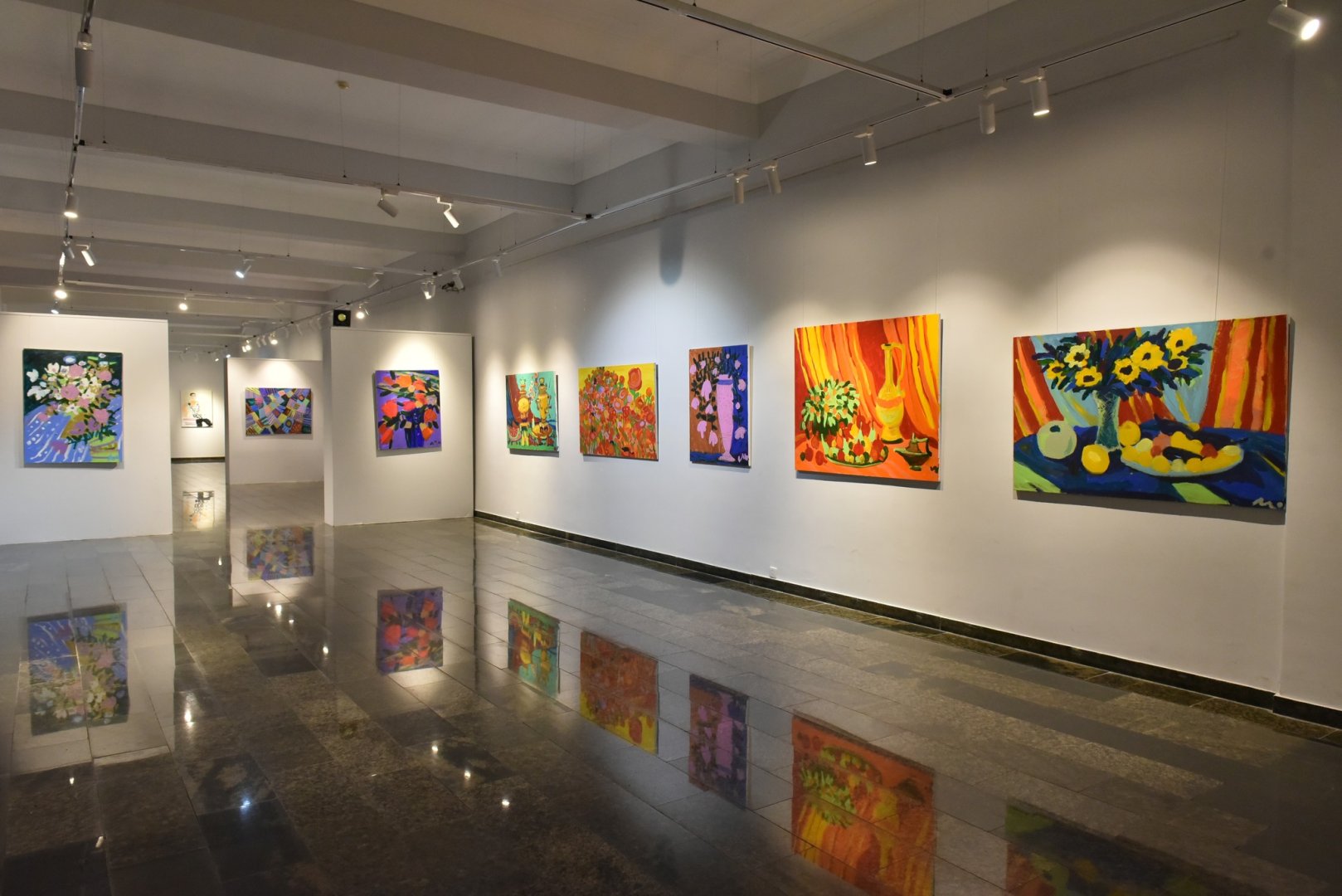 Свет, который не гаснет: в Баку открылась выставка памяти 33-летней художницы Марьям Алакбарли (ФОТО)