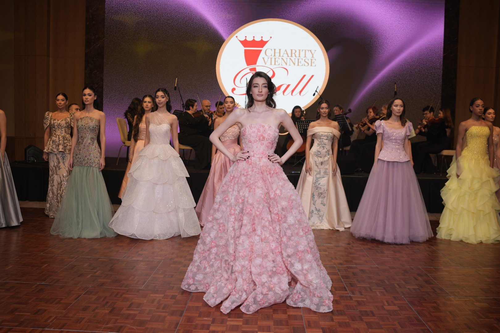 В Баку состоялся роскошный Венский бал - международное светское событие сезона (ФОТО)