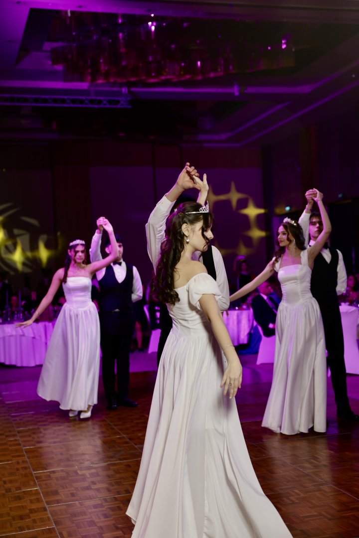 В Баку состоялся роскошный Венский бал - международное светское событие сезона (ФОТО)