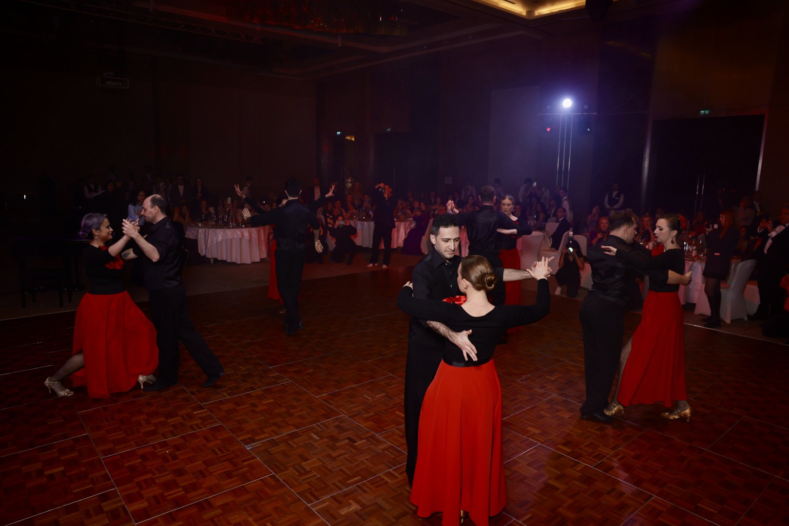 В Баку состоялся роскошный Венский бал - международное светское событие сезона (ФОТО)