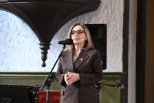 Азербайджанские красавицы вдохновляют древним музыкальным искусством (ФОТО)