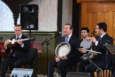 Азербайджанские красавицы вдохновляют древним музыкальным искусством (ФОТО)