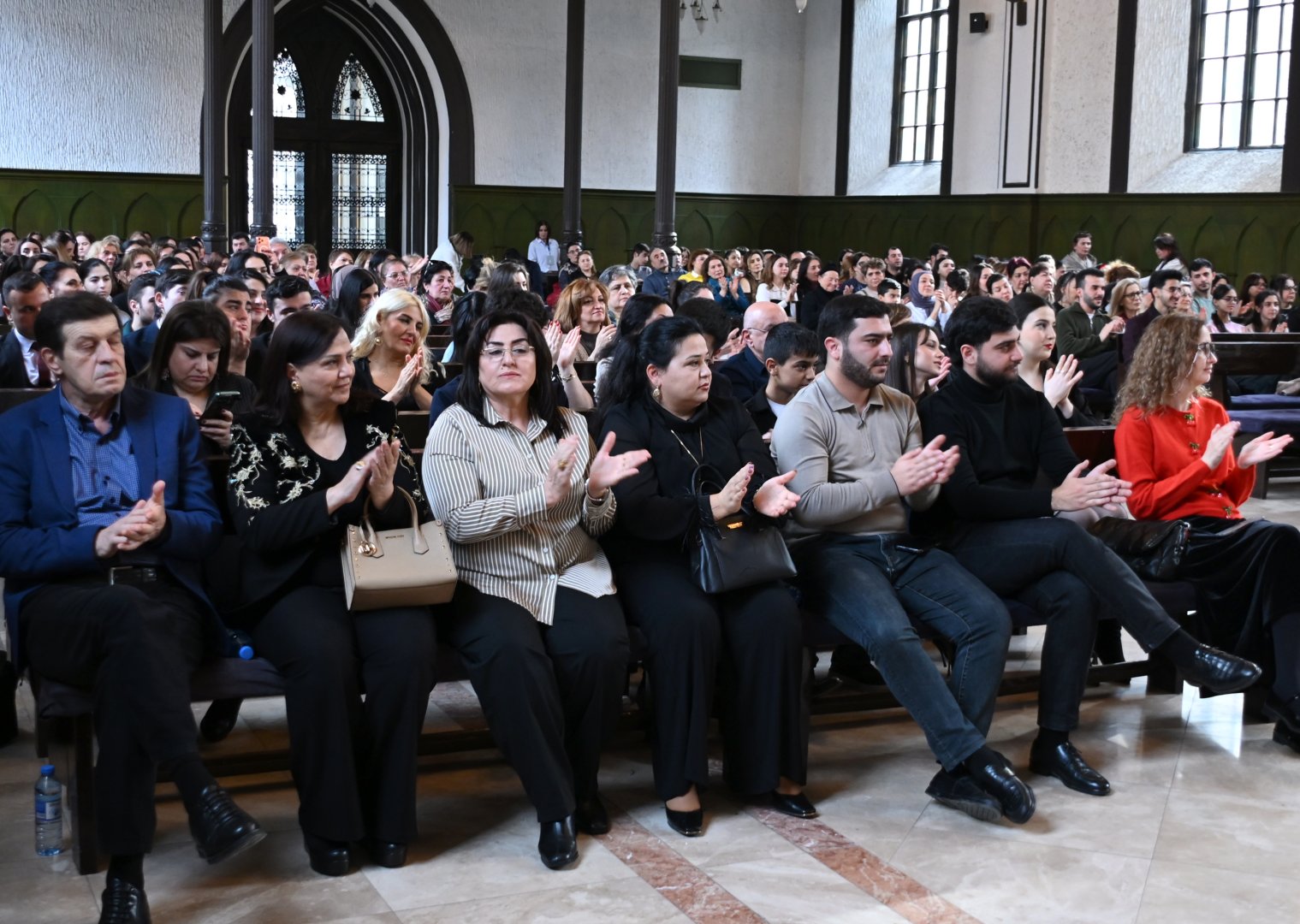 Азербайджанские красавицы вдохновляют древним музыкальным искусством (ФОТО)