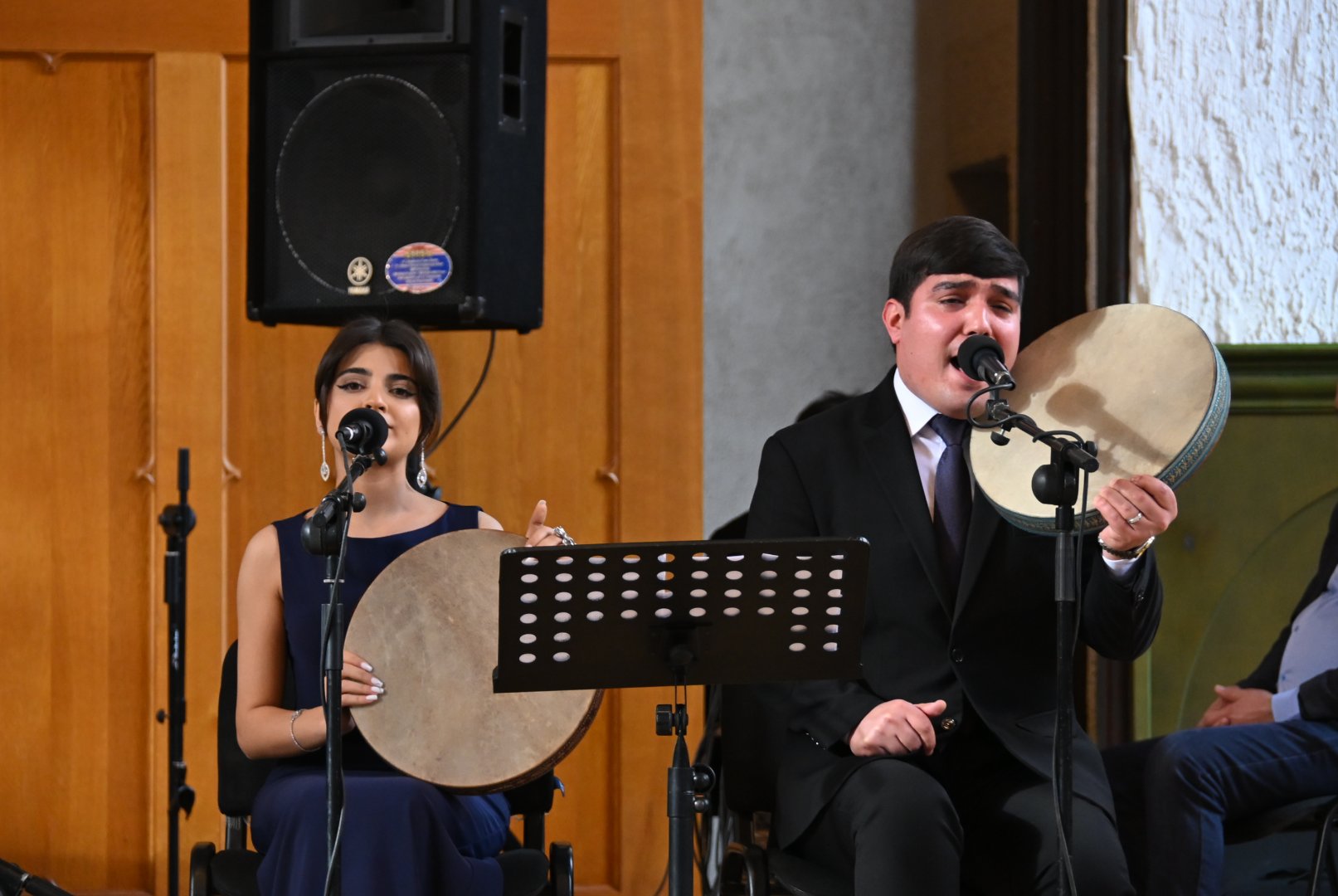 Азербайджанские красавицы вдохновляют древним музыкальным искусством (ФОТО)