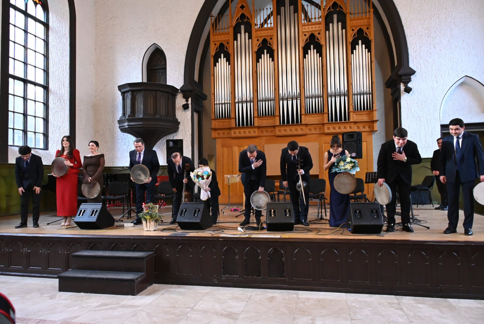 Азербайджанские красавицы вдохновляют древним музыкальным искусством (ФОТО)