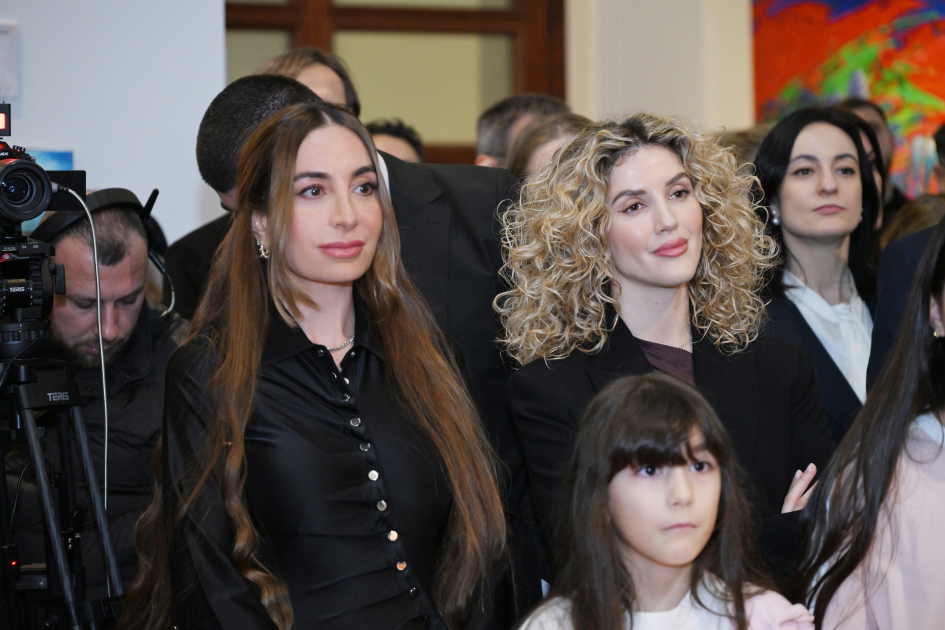 Лейла Алиева и Арзу Алиева приняли участие в открытии выставки MAMA «Мать-природа» в Тиране (ФОТО)