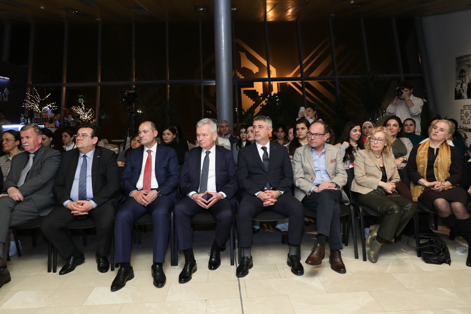 В Баку расцвёл модный сад - стильная визуализация истории народов (ФОТО)