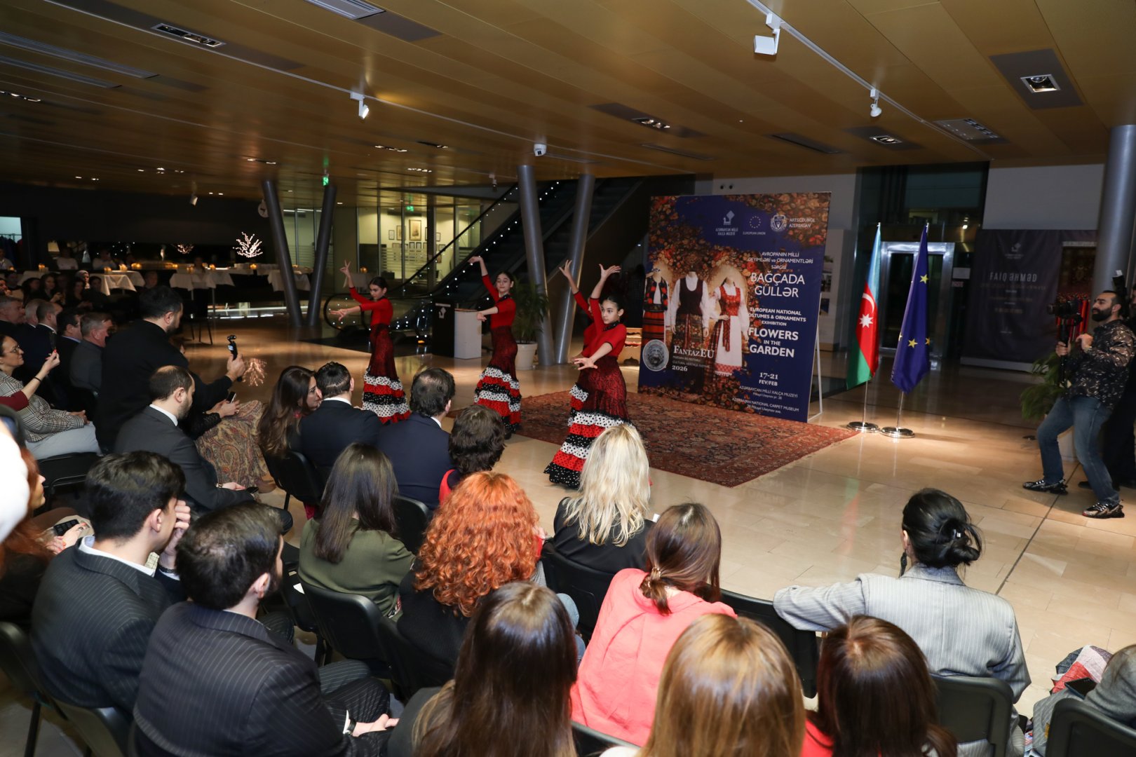 В Баку расцвёл модный сад - стильная визуализация истории народов (ФОТО)