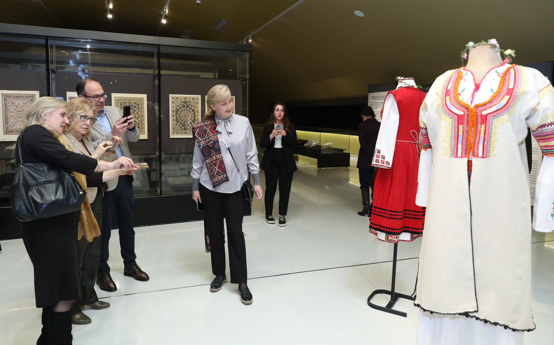 В Баку расцвёл модный сад - стильная визуализация истории народов (ФОТО)