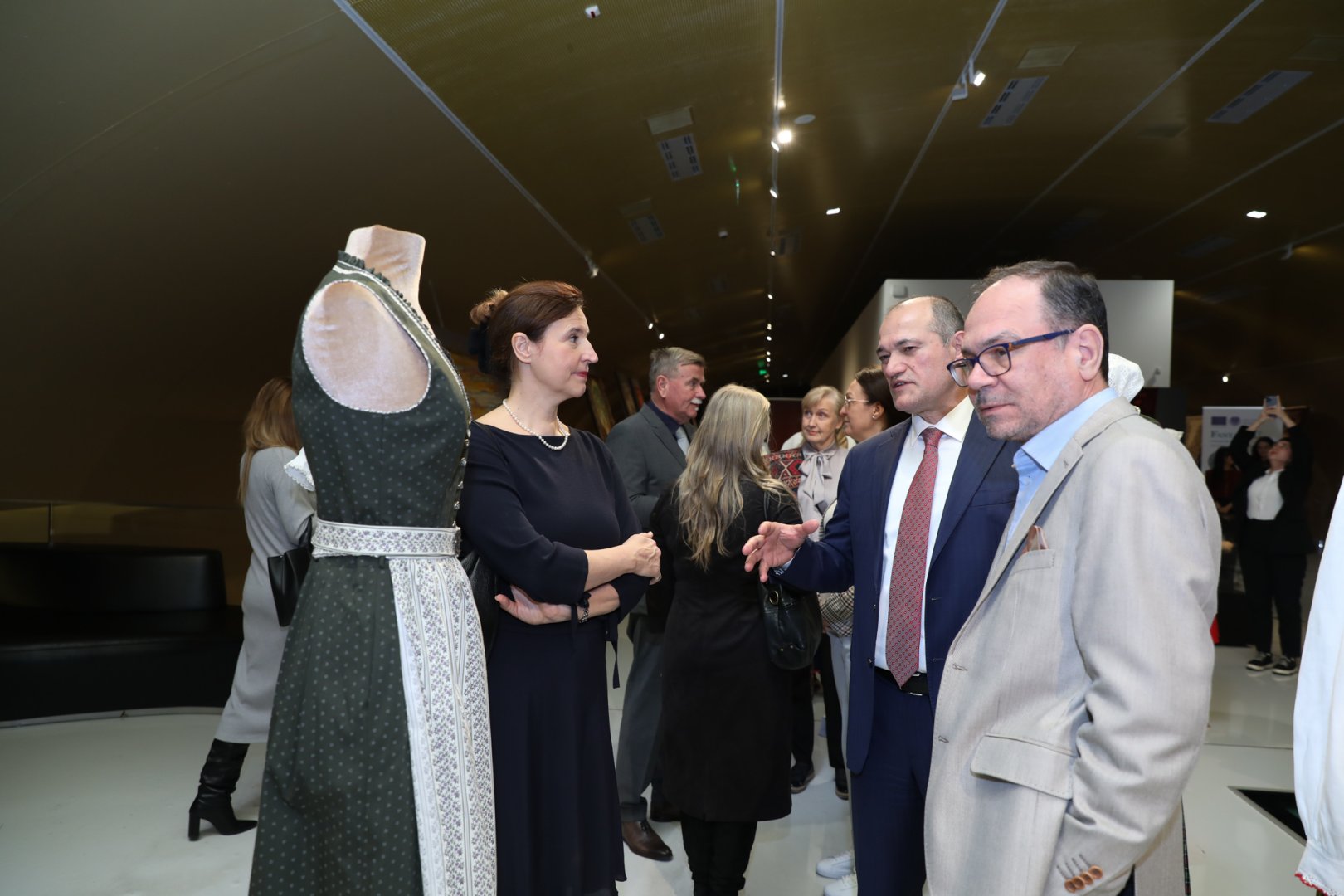 В Баку расцвёл модный сад - стильная визуализация истории народов (ФОТО)