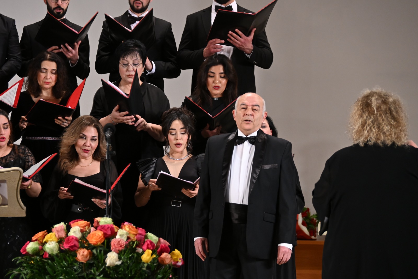 В Баку торжественно отметили юбилей народной артистки Гюльбаджи Имановой (ФОТО)