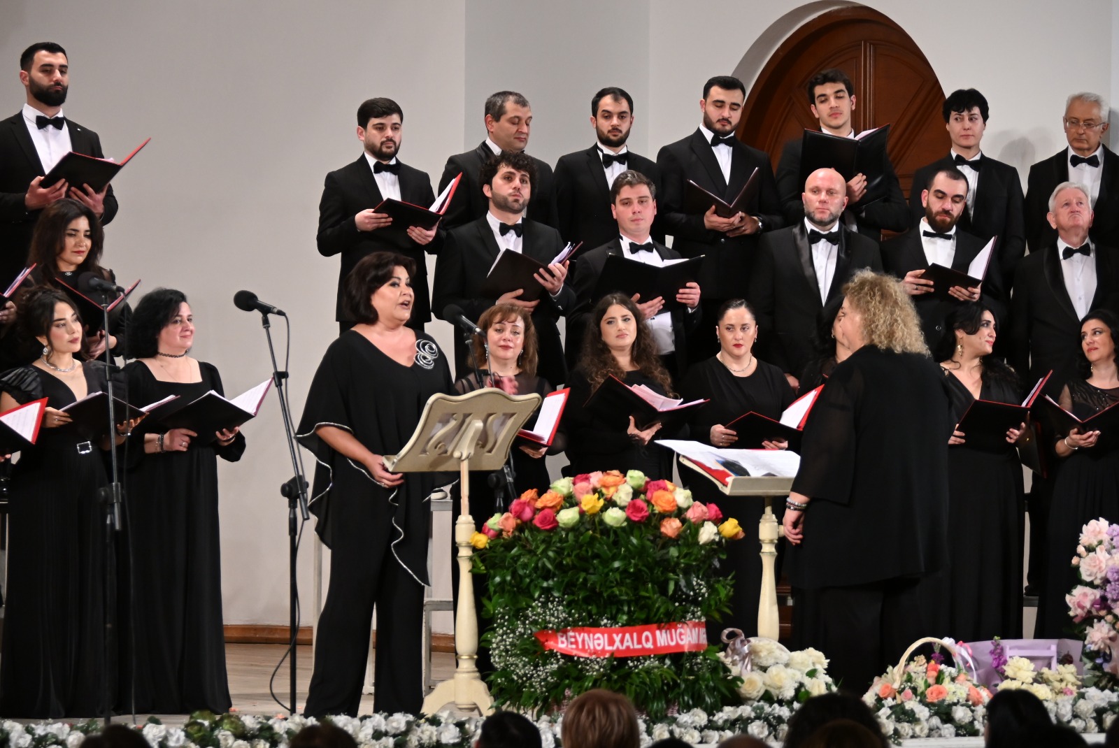 В Баку торжественно отметили юбилей народной артистки Гюльбаджи Имановой (ФОТО)