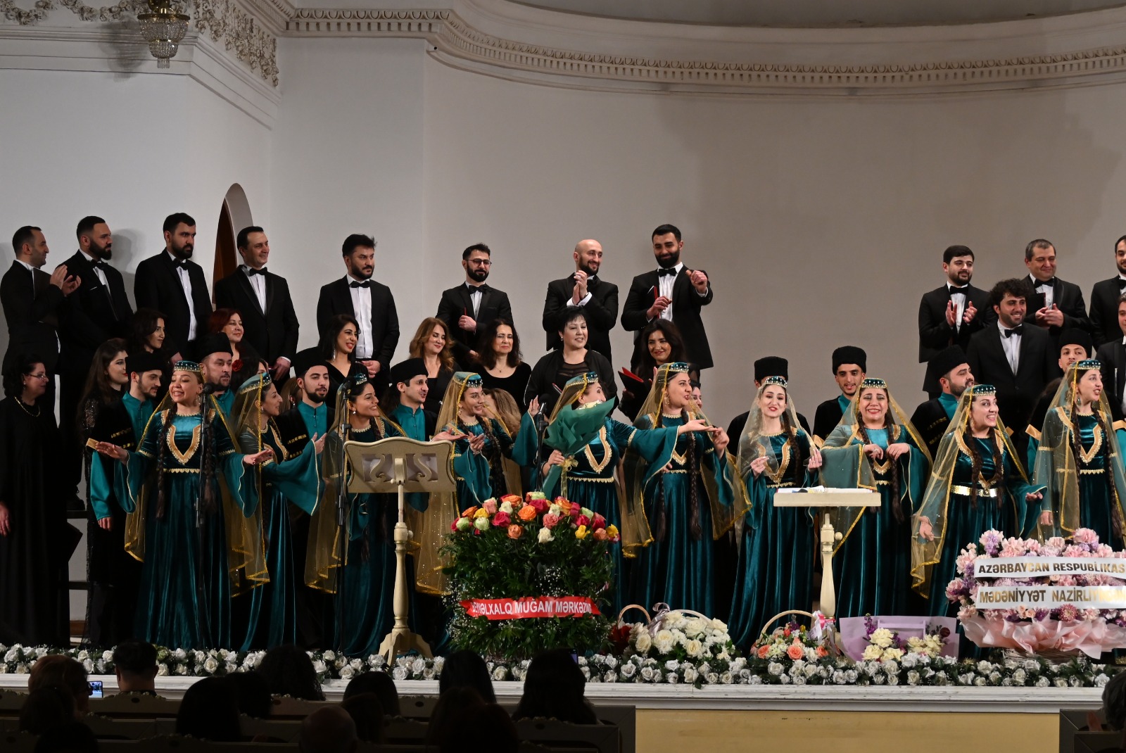 В Баку торжественно отметили юбилей народной артистки Гюльбаджи Имановой (ФОТО)