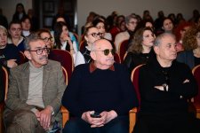 Новый директор Азербайджанского русского драмтеатра представлен коллективу (ФОТО)