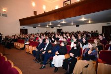 Новый директор Азербайджанского русского драмтеатра представлен коллективу (ФОТО)