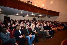 Новый директор Азербайджанского русского драмтеатра представлен коллективу (ФОТО)