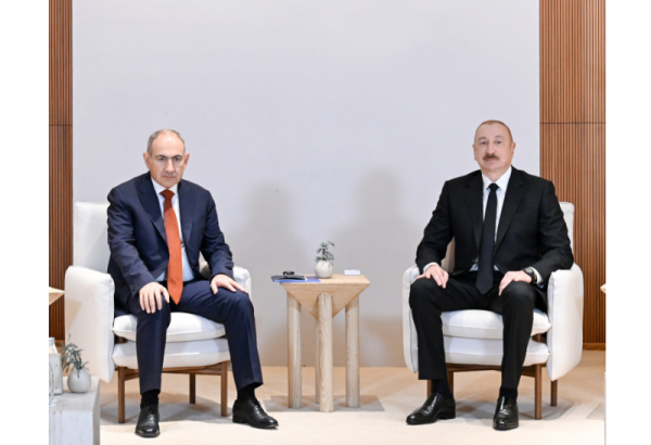 Никол Пашинян позвонил Президенту Ильхаму Алиеву
