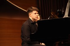 Смерть в экстазе любви на бакинской сцене (ФОТО)