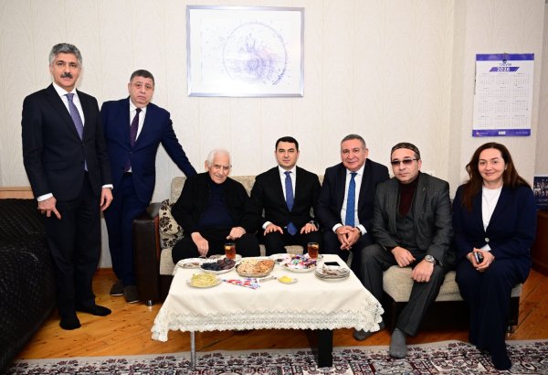 Министр культуры посетил народного поэта Азербайджана Наримана Гасанзаде (ФОТО)