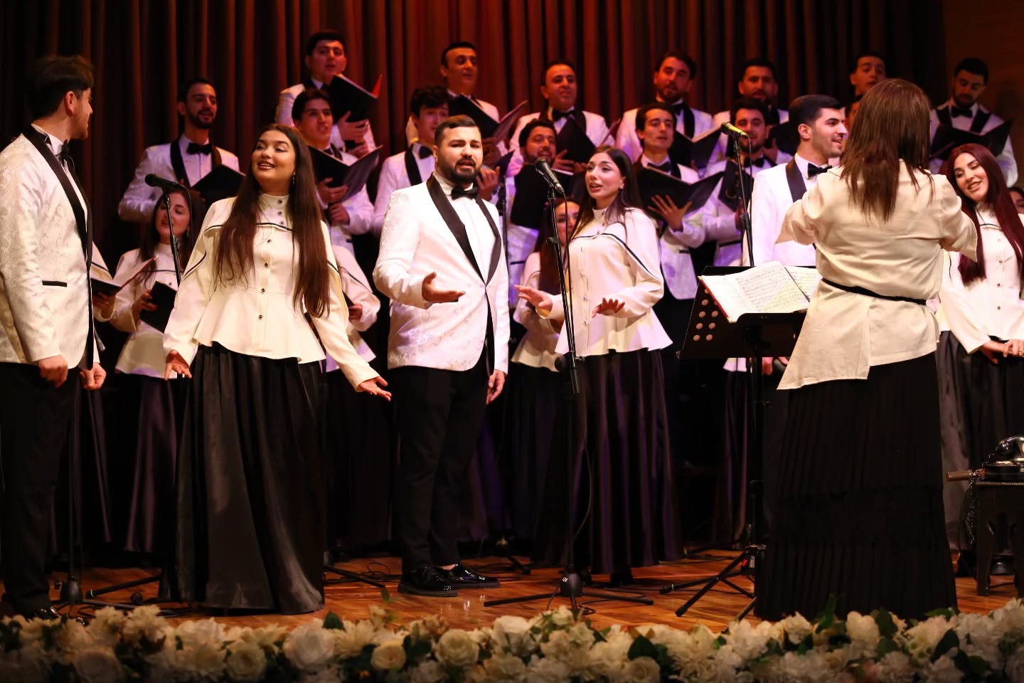 Костюмы и бутафория, сценки и хореографические этюды из азербайджанского кино (ФОТО)