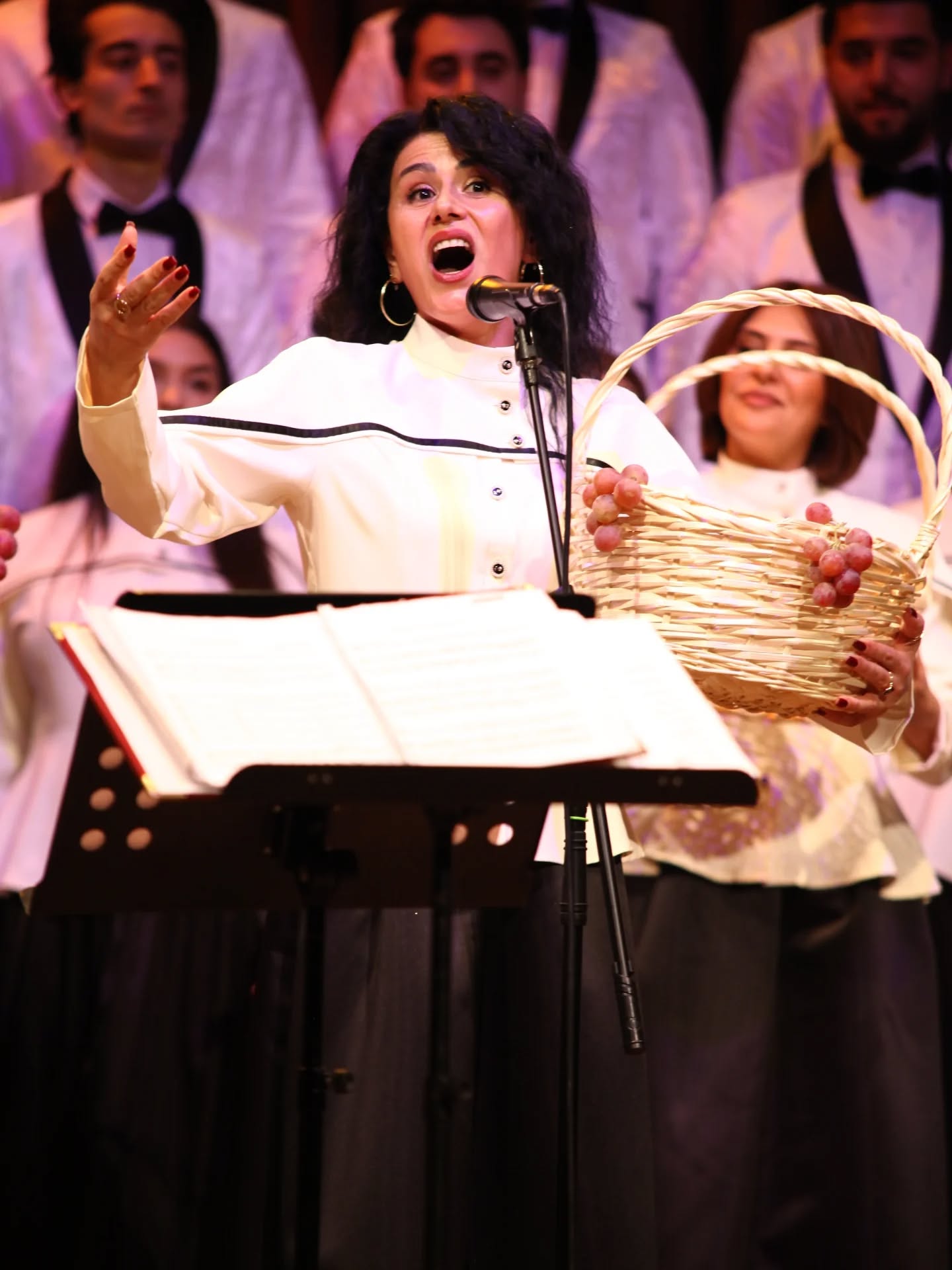 Костюмы и бутафория, сценки и хореографические этюды из азербайджанского кино (ФОТО)