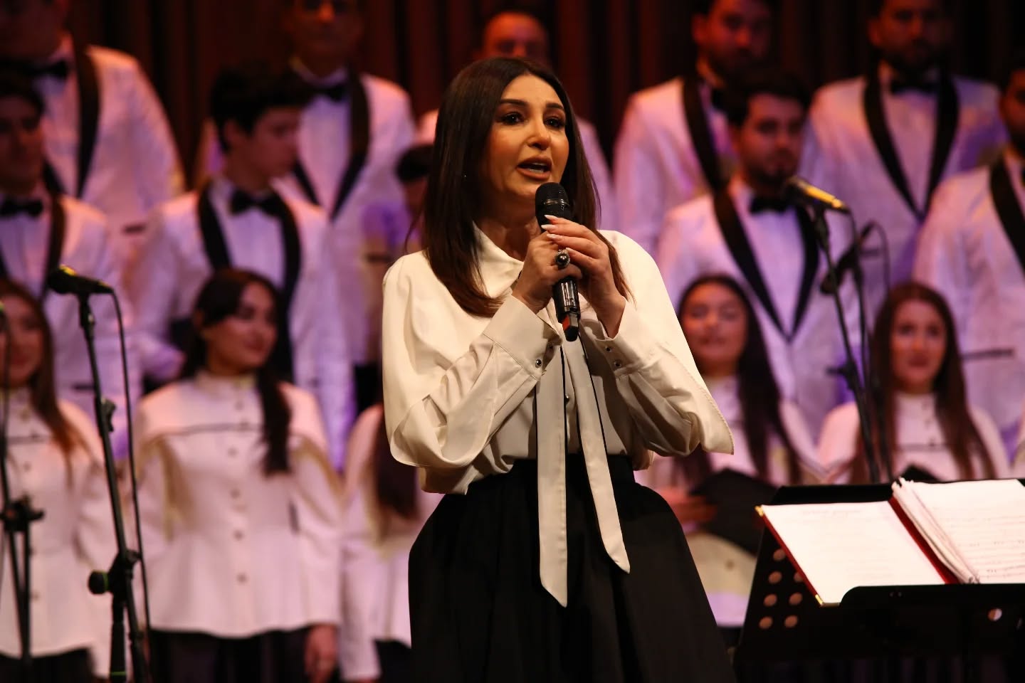 Костюмы и бутафория, сценки и хореографические этюды из азербайджанского кино (ФОТО)